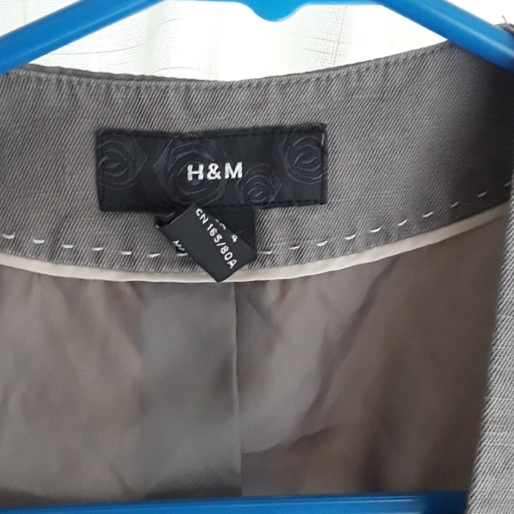 5-button Gray Vest - Picture 3 of 3